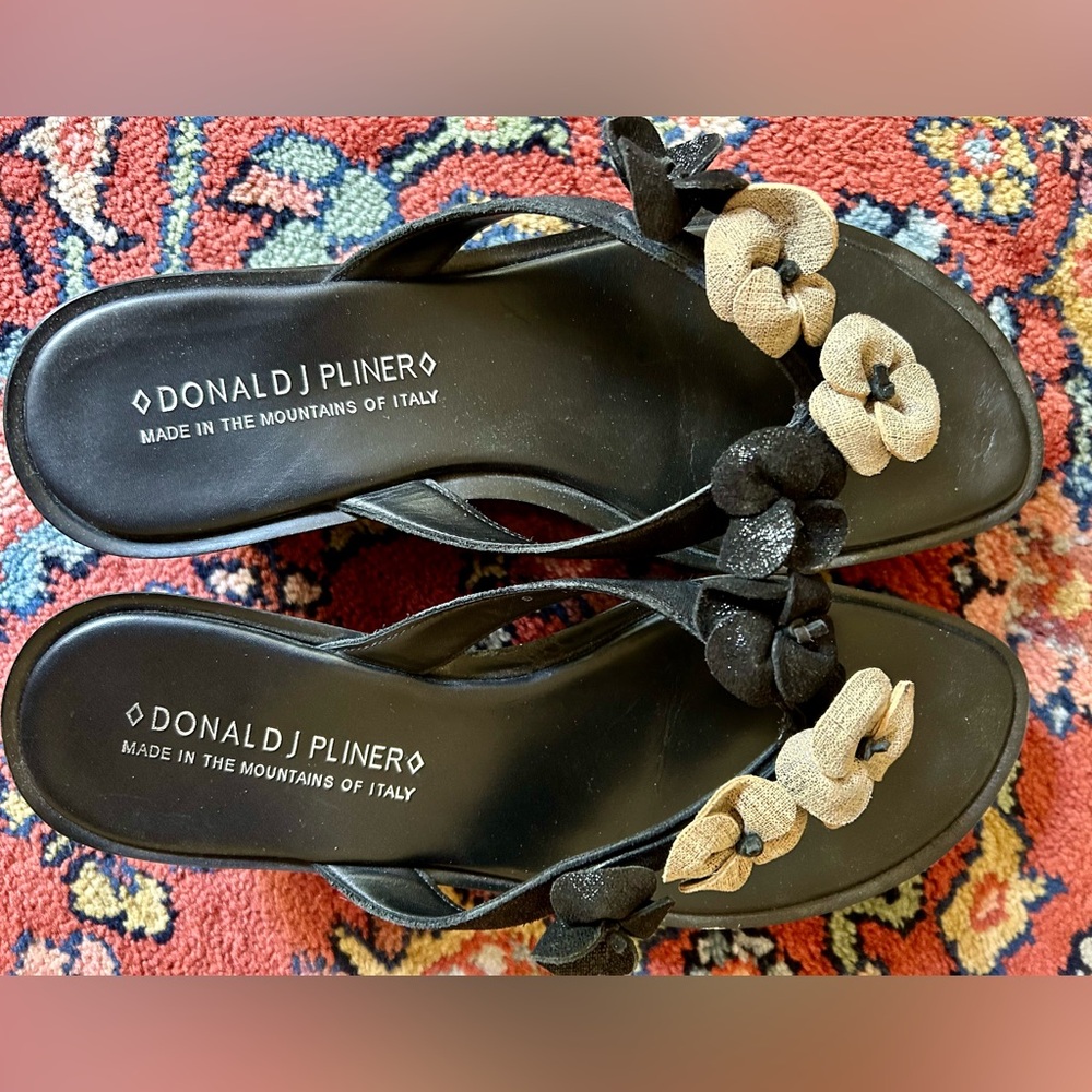 Donald J. Pliner Calido Black, silver and gold Floral wedge sandals, size 8